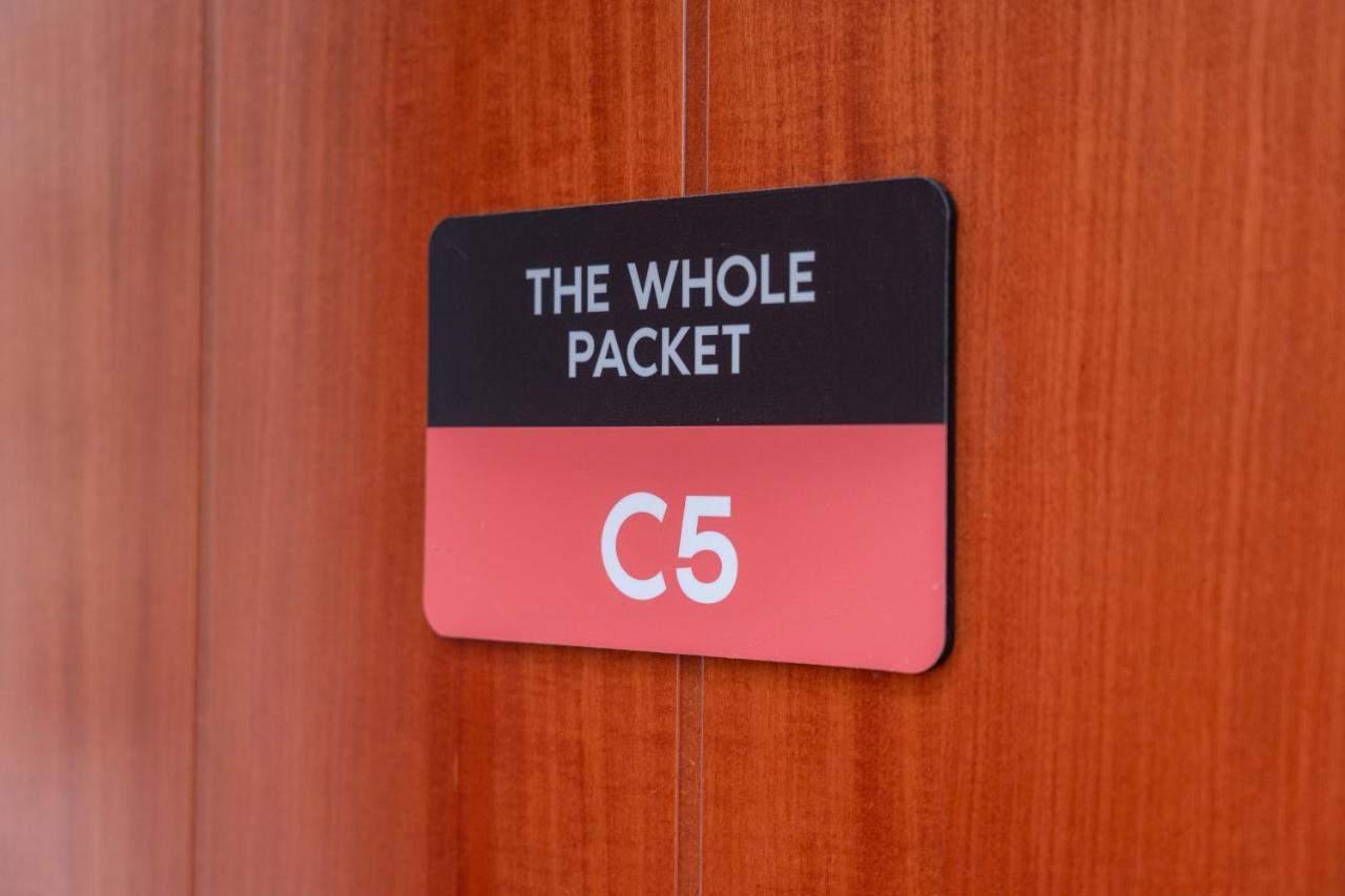 דירות לריסה The Whole Packet C5 Center With Parking מראה חיצוני תמונה